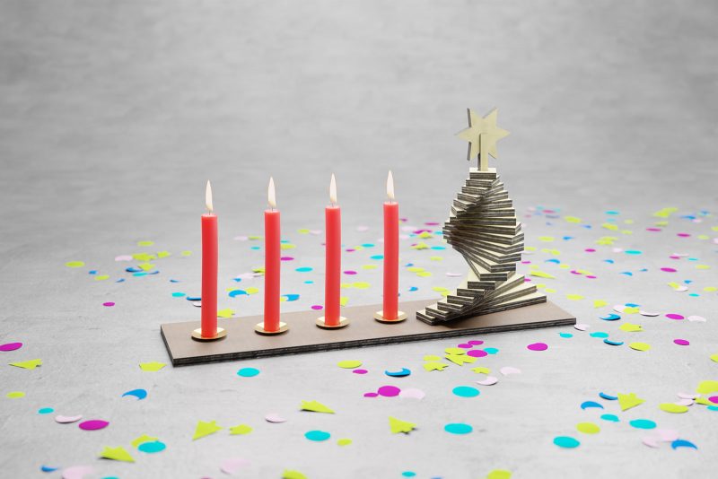 Adventsleiste mit Stapelbaum