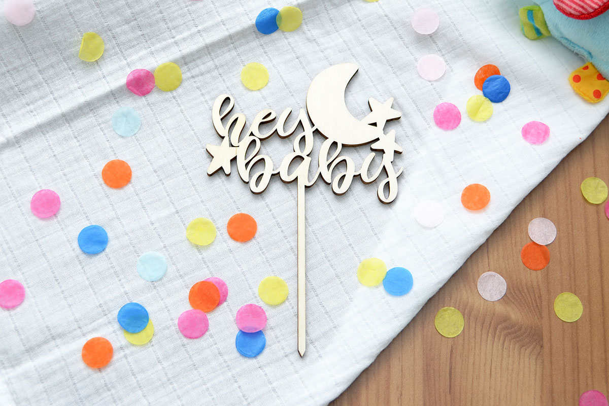 Cake-Topper zur Geburt: Hey baby!