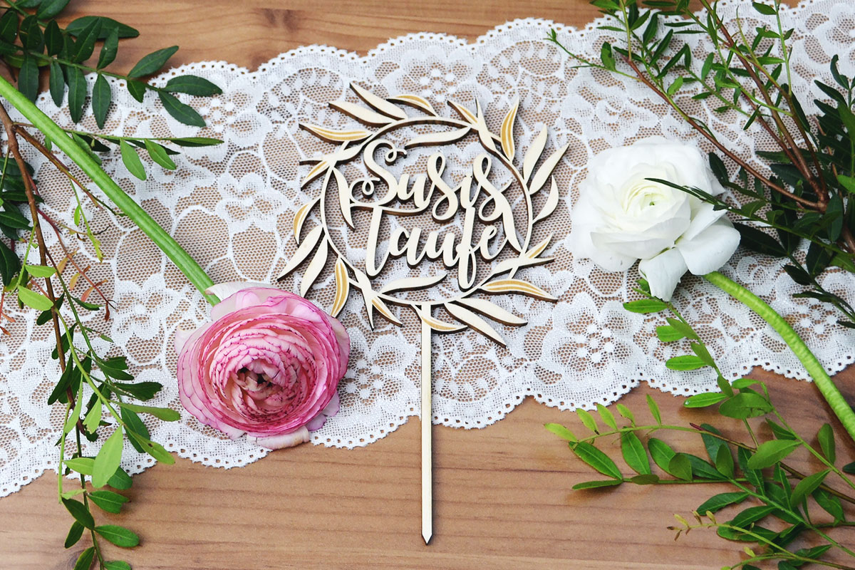 Personalisierter Cake-Topper zur Taufe