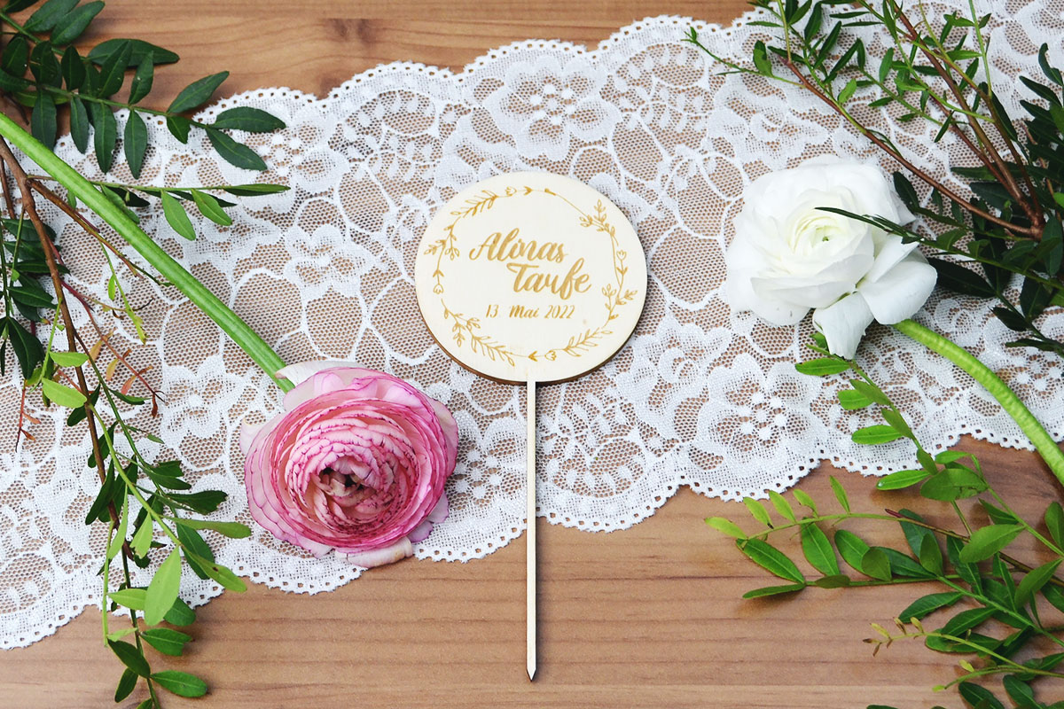 Personalisierter Cake-Topper zur Taufe