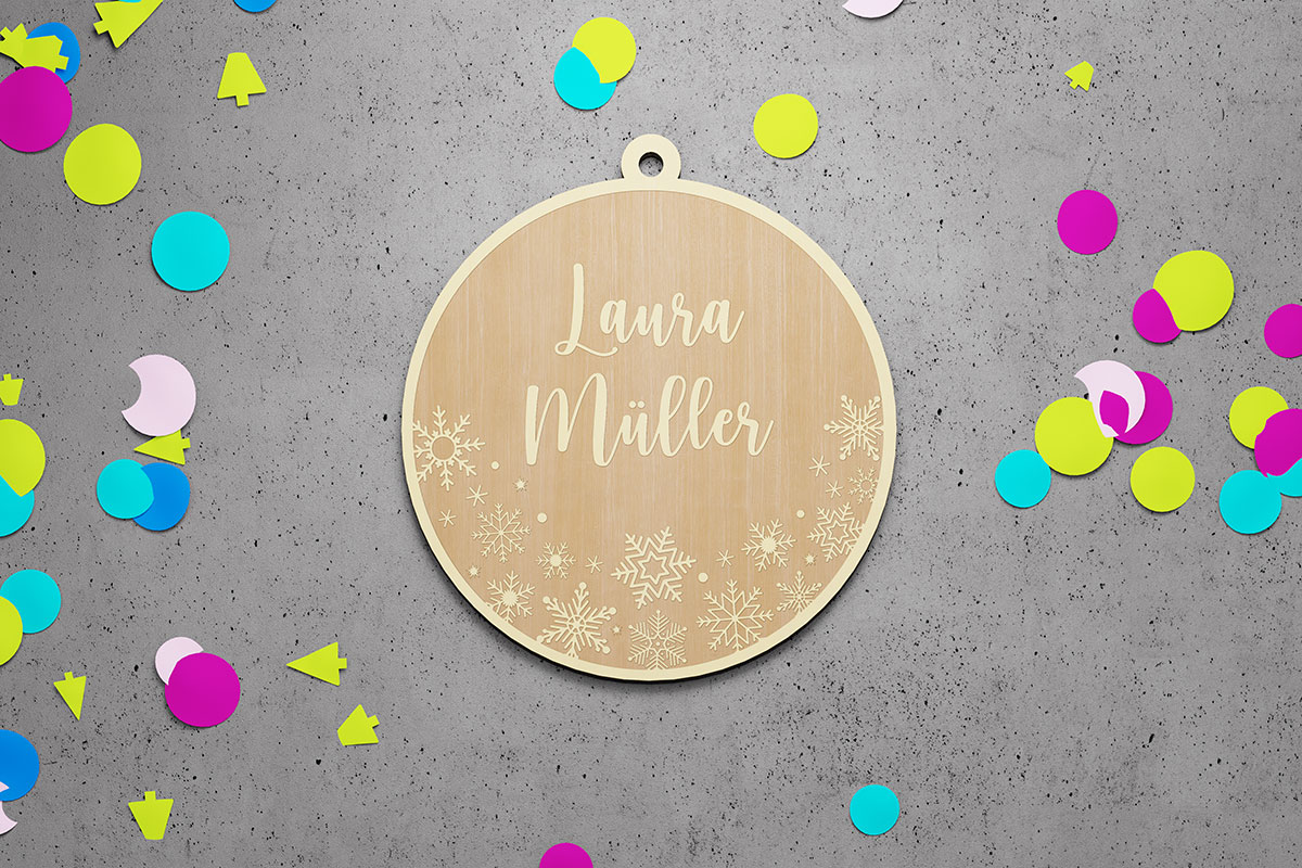Personalisierter Weihnachtsbaumanhänger mit Name und Schneeflocken