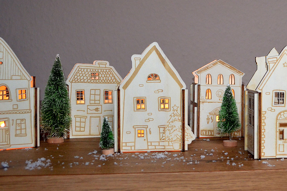 Adventshäuschen und Geschäfte für kleine Geschenktüten oder Teelichte