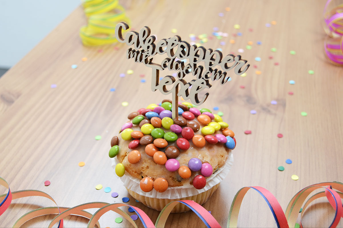 Cake-Topper mit eigenem Text