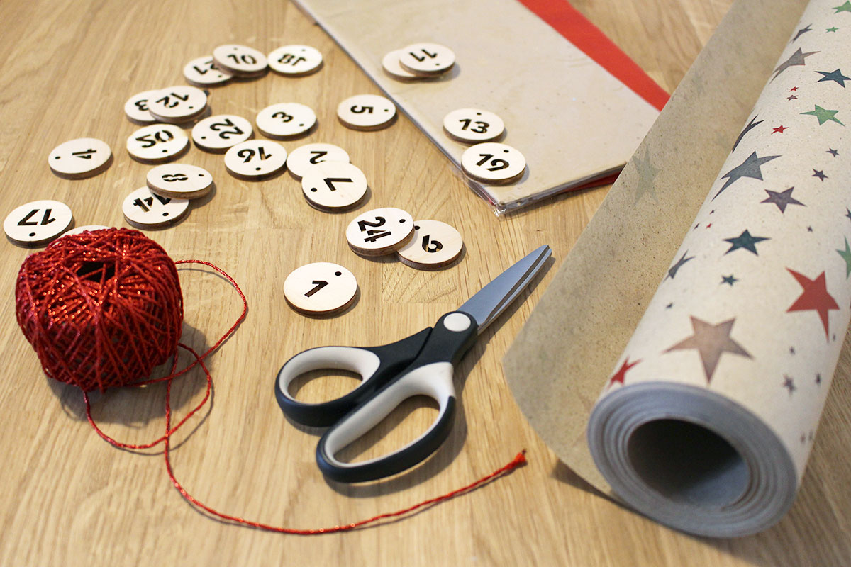 Material um Adventskalendertüten zu basteln